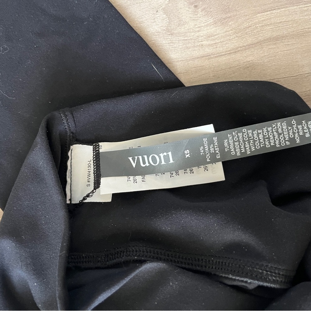 Vuori Jet Black Leggings - Picture 4 of 5